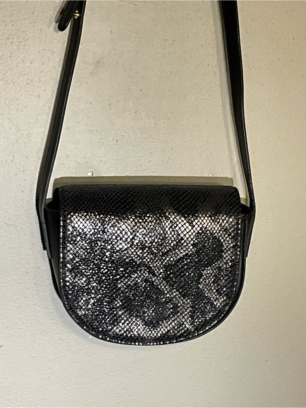 Black Italian Leather  Shimmer Crossbody Bag - Sleek Women's Shoulder Purse